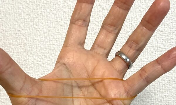 輪ゴムをひっかける